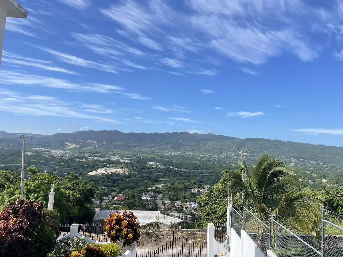 Skyline Suites, Breathtaking Mountains & City View Apts Montego Bay