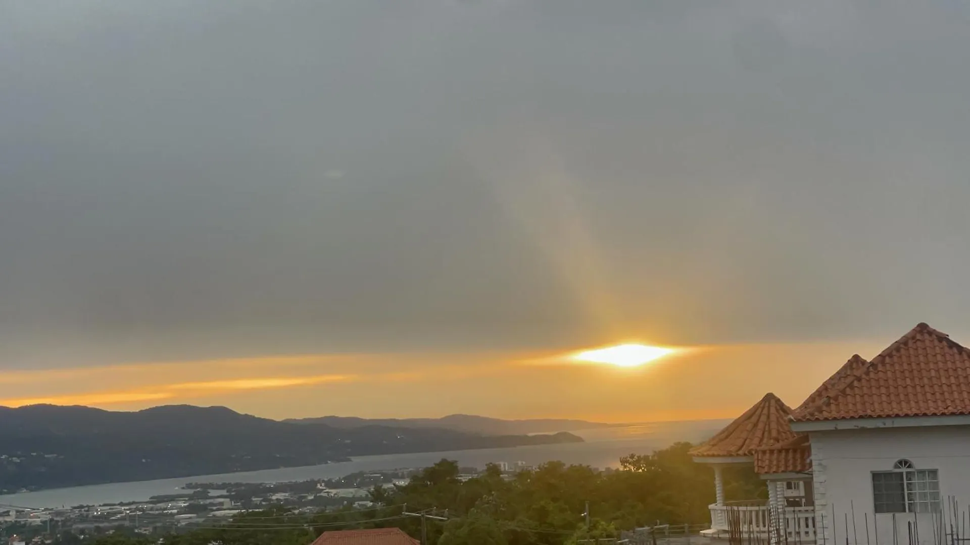 Lägenhet Skyline Suites, Breathtaking Mountains & City View Apts Montego Bay Jamaica